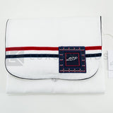 Fasciatoio Pieghevole In Cotone Bianco Con Fasce Blu E Rossa E Cuscinetto Interno Neonata LA SARTORIA DEI PICCOLI LFS659 - LA SARTORIA DEI PICCOLI - LuxuryKids