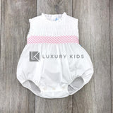 Pagliaccetto In Cotone Smanicato Bianco Con Punto Smock Neonato-a Sardon LA405 - SARDON - LuxuryKids