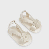 Sandali In Ecopelle Con Fiore Champagne Neonata MAYORAL 9521 - MAYORAL - LuxuryKids