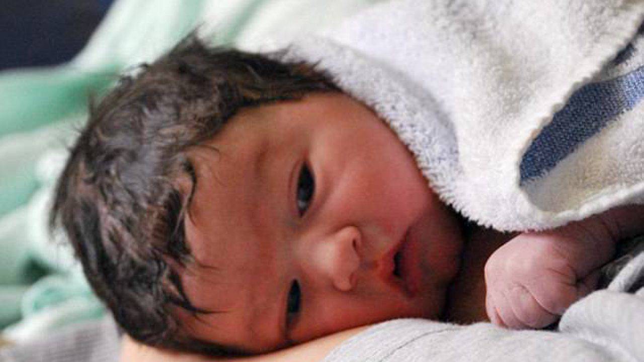 Perché non tutti i neonati hanno i capelli?