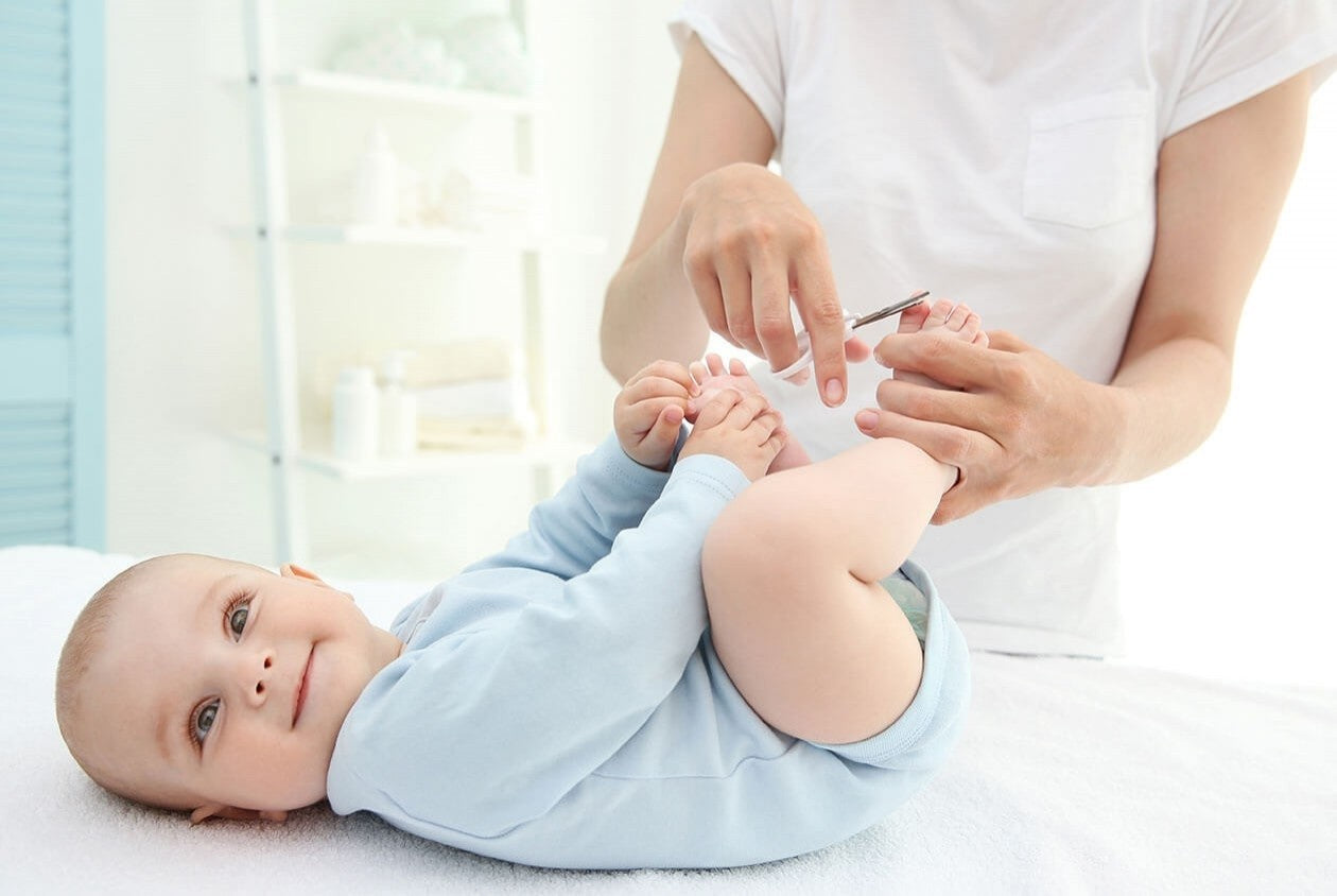 Come tagliare le unghie del neonato :ecco alcuni consigli