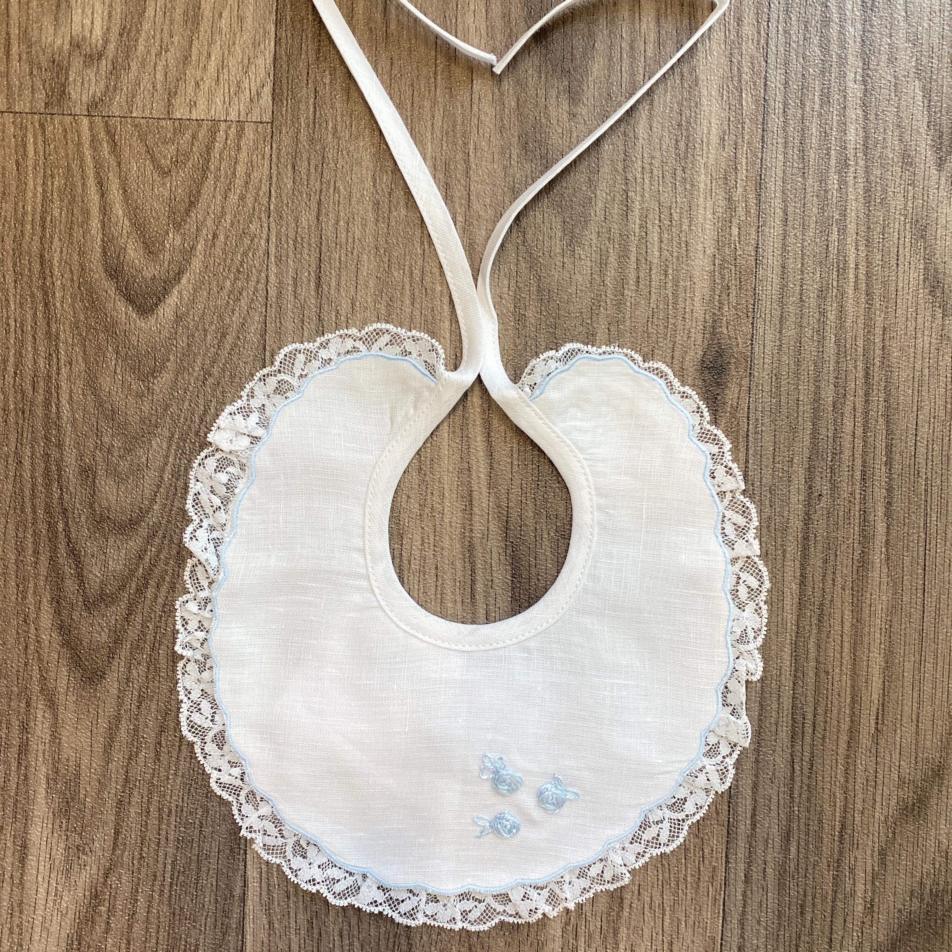 Bavetta In Lino E Pizzo Con Ricamo Neonato/a LA SARTORIA DEI PICCOLI L1076