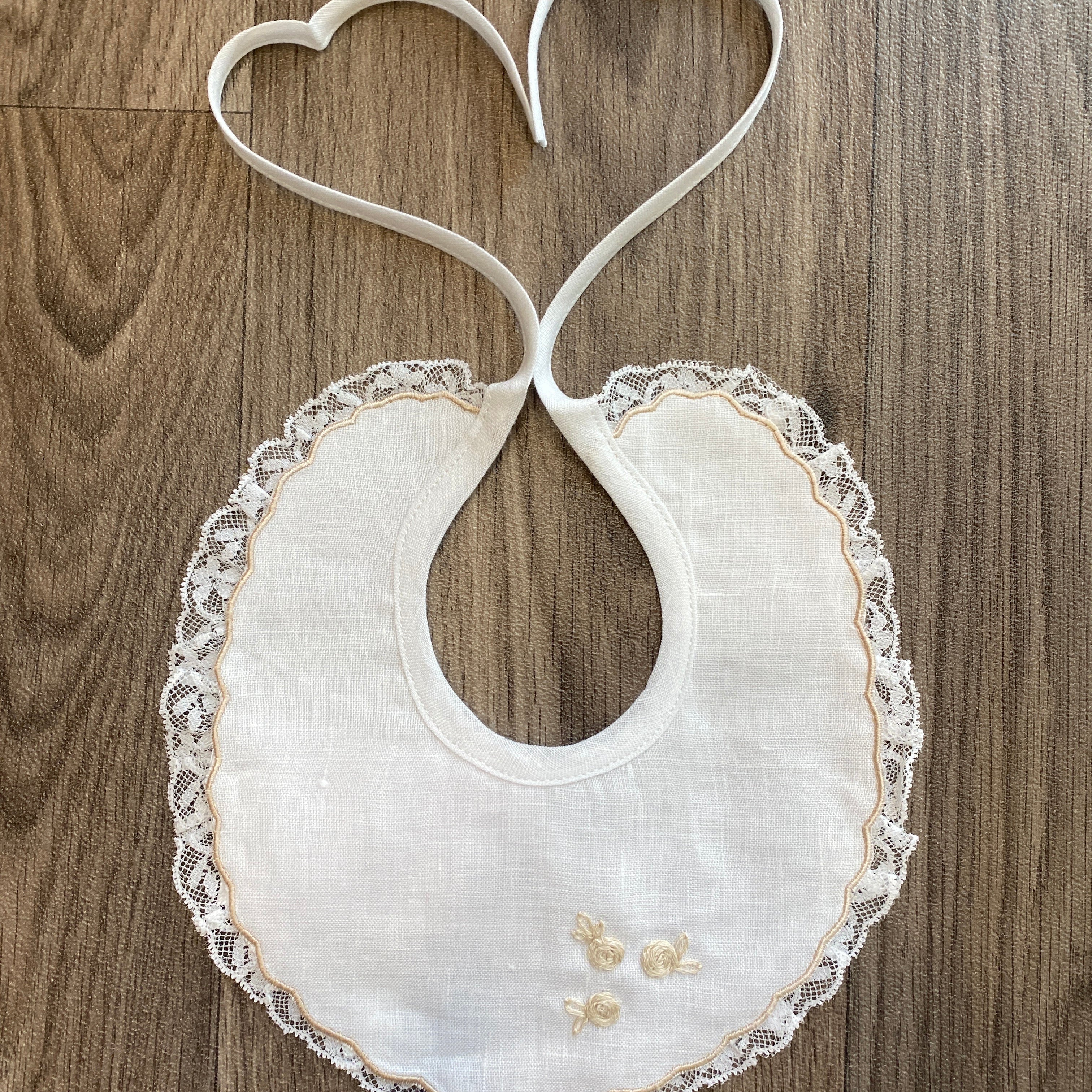 Bavetta In Lino E Pizzo Con Ricamo Neonato/a LA SARTORIA DEI PICCOLI L1076