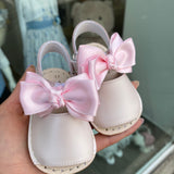 Menorquinische First Steps-Sandalen aus Satinleder mit Satinschleife für Mädchen INDEX 300S