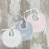 Chenille-Lätzchen mit Spitze für Neugeborene NINNAOH I21119