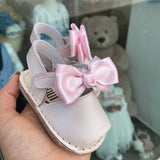 Menorquinische First Steps-Sandalen aus Satinleder mit Satinschleife für Mädchen INDEX 300S