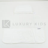 Fasciatoio Pieghevole In Cotone Bianco Con Fasce Blu E Rossa E Cuscinetto Interno Neonata LA SARTORIA DEI PICCOLI LFS659 - LA SARTORIA DEI PICCOLI - LuxuryKids