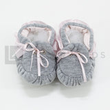 Scarpette Da Culla In Ciniglia Grigie Con Rouche Rosa Neonata LA SARTORIA DEI PICCOLI LSC355 - LA SARTORIA DEI PICCOLI - LuxuryKids