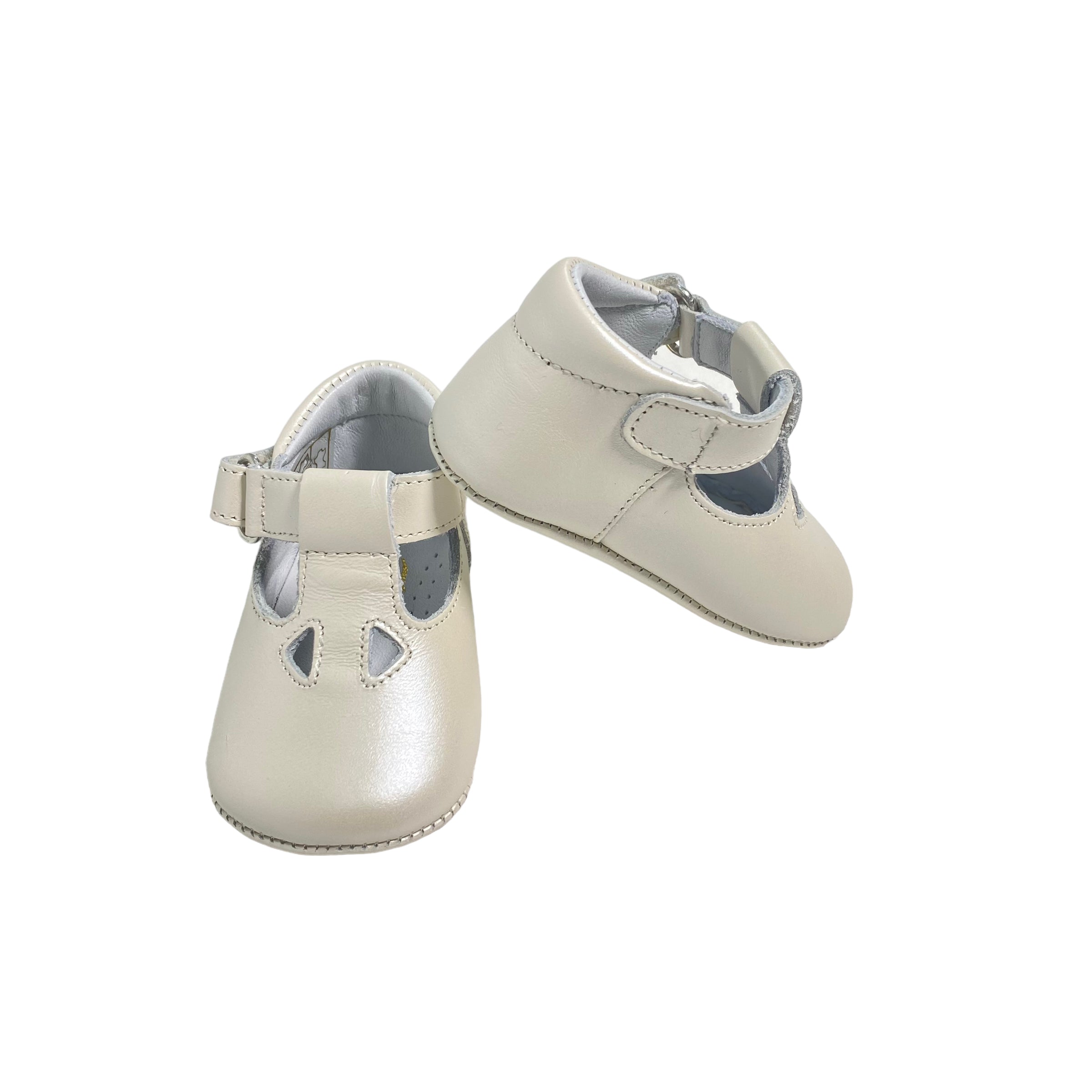 Scarpe Da Culla In Pelle Satinata Con Occhielli Neonato RIZITOS A2414S - RIZITOS - Luxury Kids